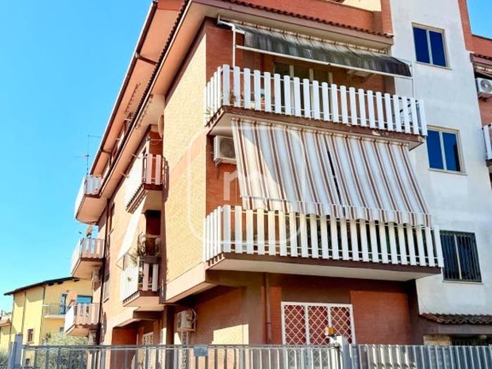 Appartamento trilocale in vendita in Via Bolognetta, Rocca Cencia, Roma