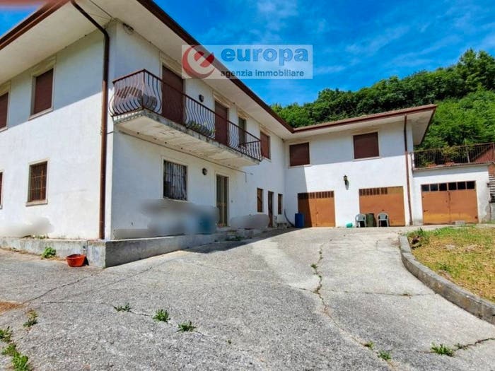 Casa con 5 locali in vendita in Villaga