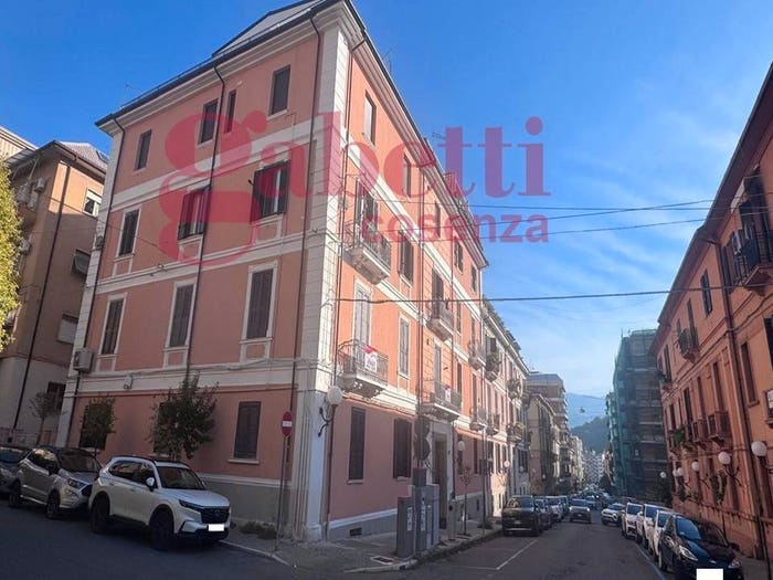 Appartamento con 6 locali in vendita in COSENZA via Isonzo, Centro, Cosenza