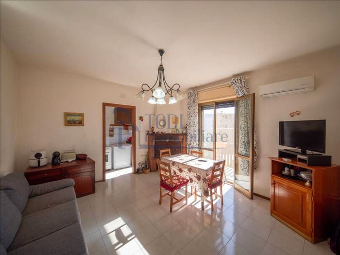 Appartamento trilocale in vendita in Via del Broglino Todi, Centro, Todi