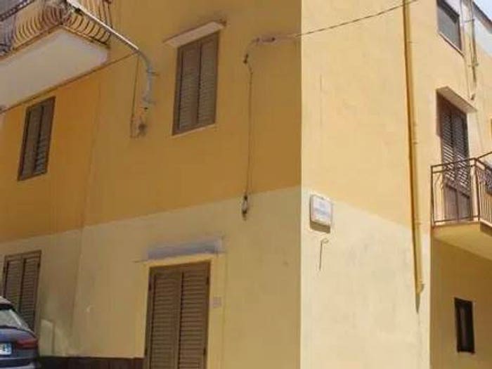 Casa trilocale in vendita in Via Messina, Cianciana
