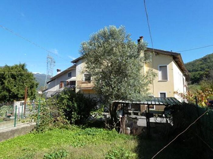 Casa con 6 locali in vendita in Nave
