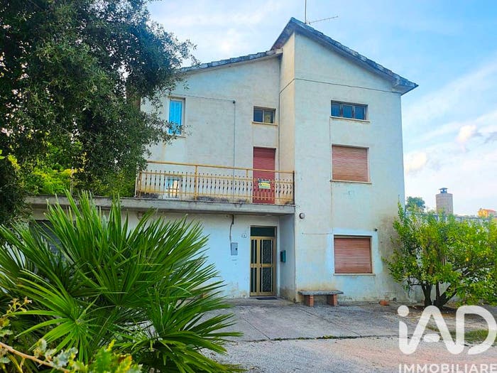 Casa con 6 locali in vendita in Via Contrada San Pietro, Falerone