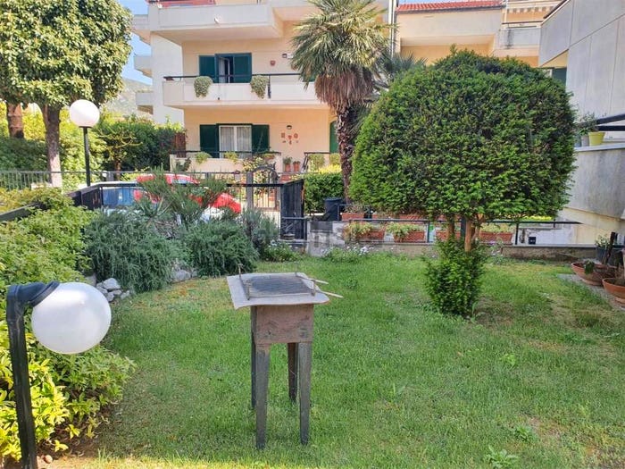Casa con 6 locali in vendita in Via Pasquale Tenga, San Leucio Briano, Caserta