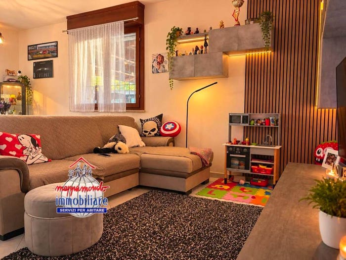 Casa quadrilocale in vendita in Via Correggio, Frazioni Nord, Cento