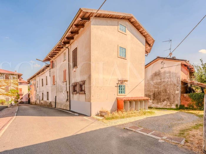 Casa quadrilocale in vendita in Via Roma, Torrazzo
