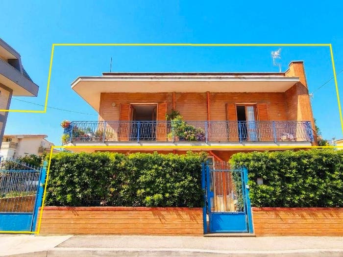 Appartamento quadrilocale in vendita in Via Fiume, Mondragone