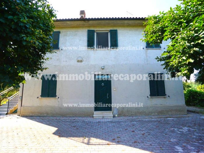 Casa con 6 locali in vendita in Via Alcide De Gasperi, Montecassiano