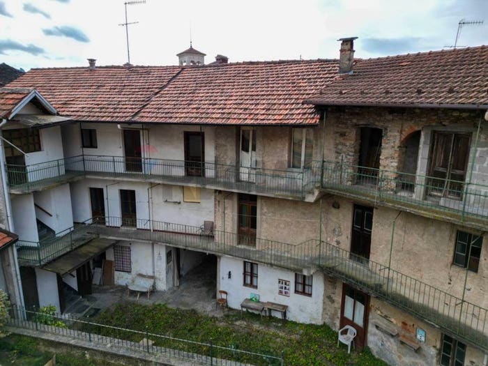 Casa con 6 locali in vendita in via Angelo Sappa Marietti, Centro, Miasino