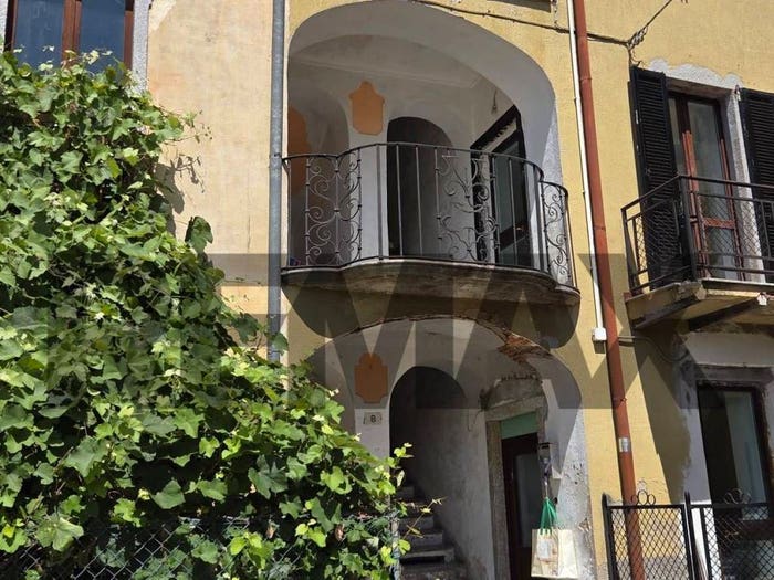 Casa bilocale in vendita in VIA CROSA, Cavagnano, Cuasso al Monte
