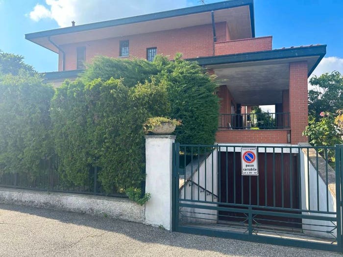 Casa con 5 locali in vendita in Generale Dalla Chiesa No Number, Casarile
