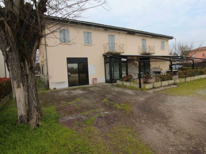 Casa con 6 locali in vendita in Via Nuova, Medicina