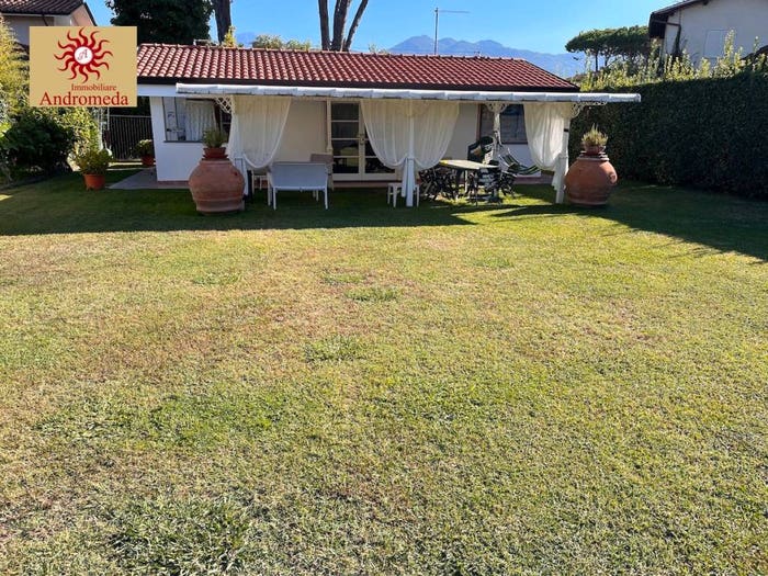 Appartamento quadrilocale in vendita in Via Donatello, Roma Imperiale, Forte dei Marmi
