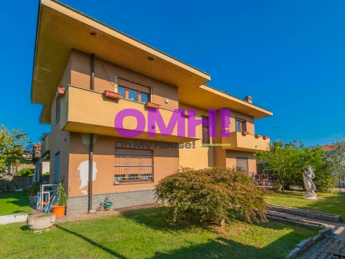 Casa con 6 locali in vendita in Via Po, Centro, Castano Primo