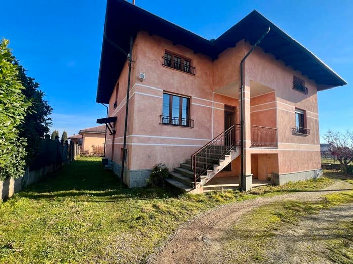 Casa con 5 locali in vendita in Candelo
