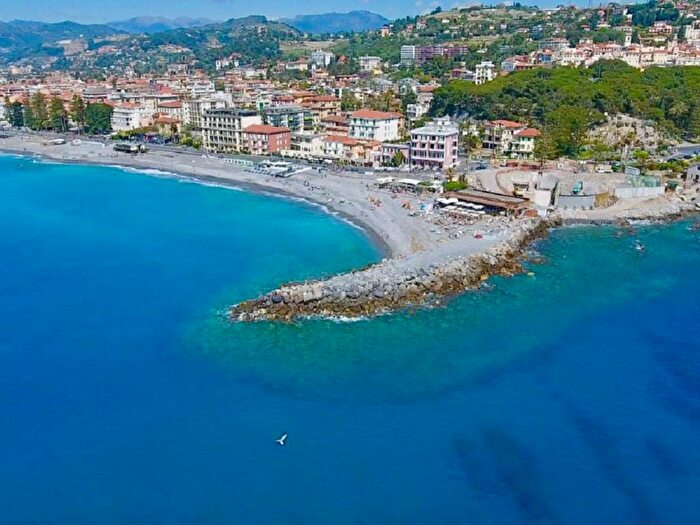Casa con 6 locali in vendita in Centro Storico Sant'Ampelio, Bordighera