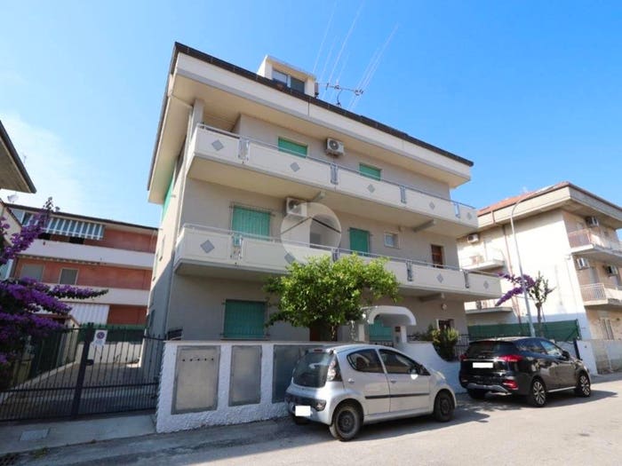 Appartamento quadrilocale in vendita in Via Oglio, Lungomare Marconi, Alba Adriatica