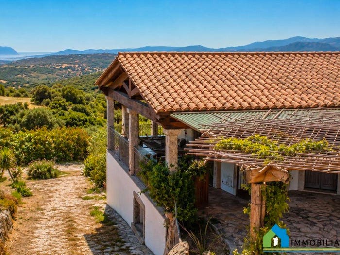 Casa con 6 locali in vendita in Corso Vittorio Veneto, Baratta, Olbia