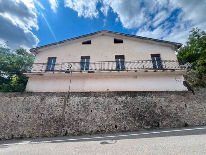 Casa con 5 locali in vendita in Via Santa Maria, Centro, Fontechiari
