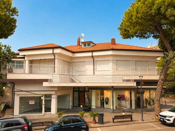 Appartamento con 6 locali in vendita in Via Egidio Renzi, Cattolica
