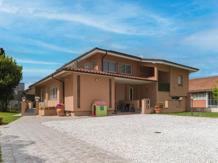 Casa con 6 locali in vendita in Ponsacco