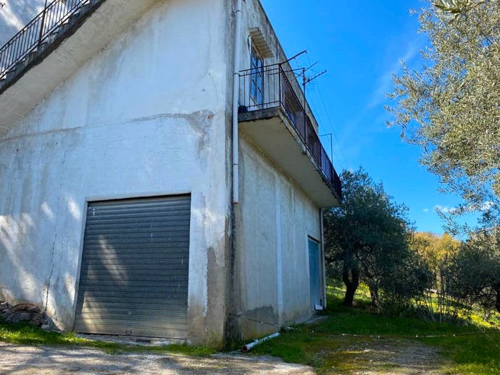 Casa con 6 locali in vendita in Contrada Pecorelle, Castelbuono