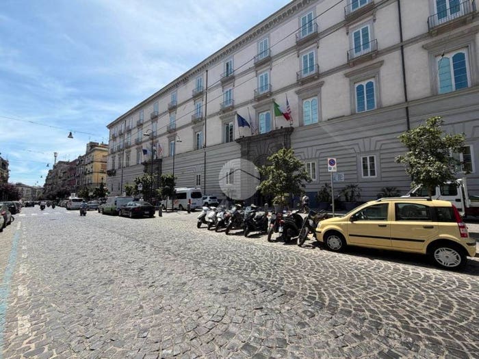 Appartamento trilocale in vendita in Via Carbonara, Tribunali, Napoli