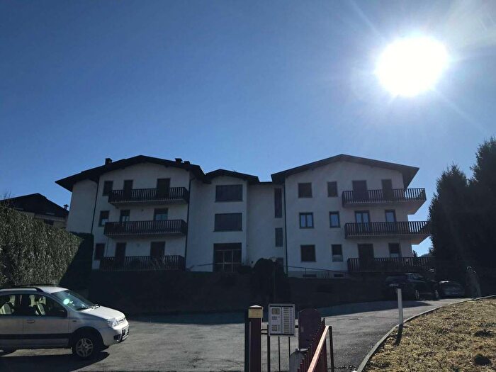 Appartamento trilocale in vendita in via Milano, Centro, Cremeno
