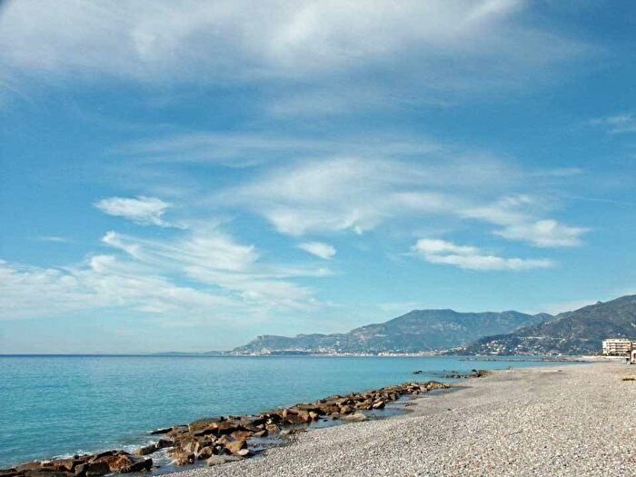 Appartamento trilocale in vendita in Centro, Vallecrosia