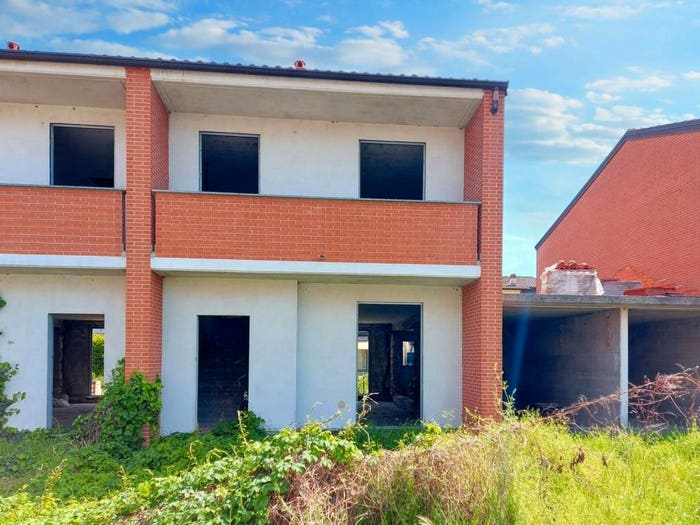 Casa quadrilocale in vendita in Via Giovanni Paolo II N snc, Valera Fratta