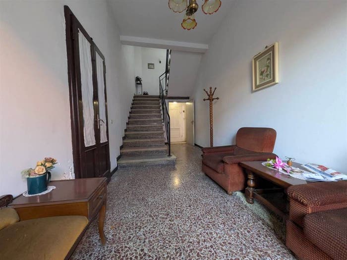 Appartamento con 6 locali in vendita in Centro, Agliana