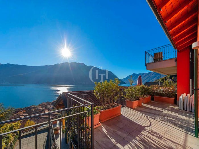 Appartamento con 6 locali in vendita in Via Vecchia Regina, Sala Comacina