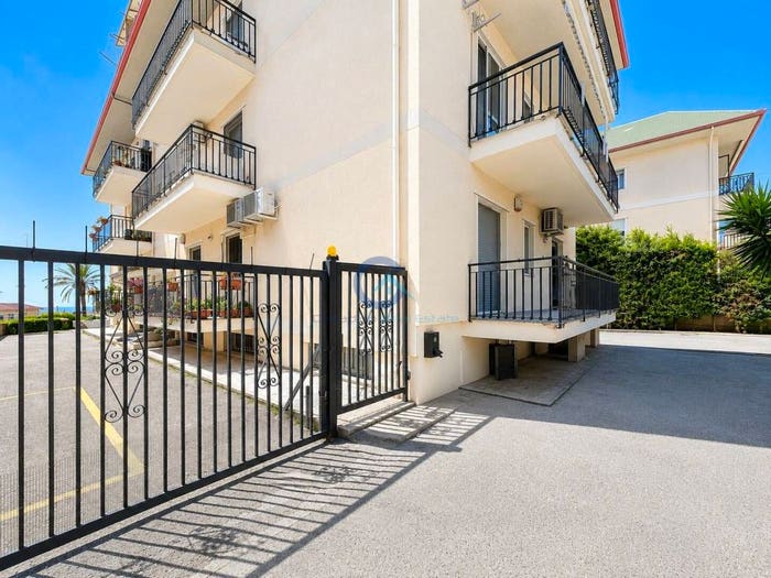 Appartamento con 5 locali in vendita in Via Nino Gemelli, Catanzaro Lido, Catanzaro
