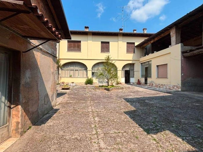 Casa con 6 locali in vendita in Via M Scarpari, Centro, Botticino