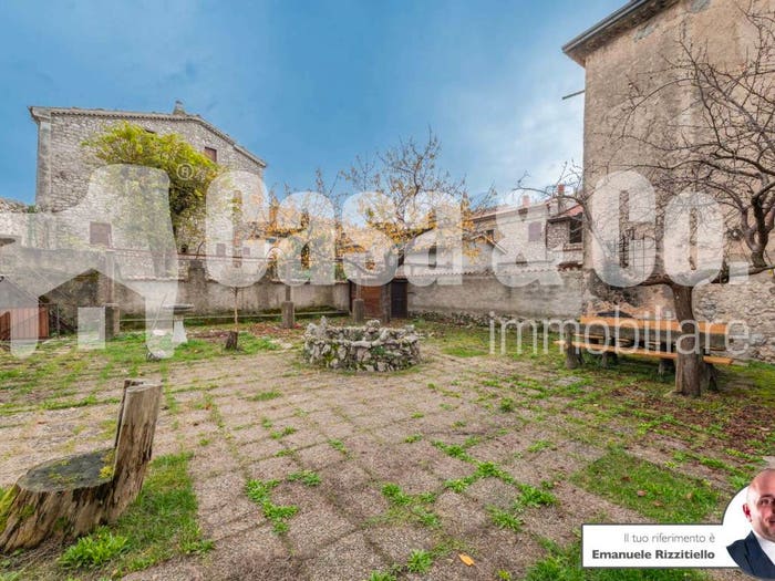 Appartamento quadrilocale in vendita in Via Camillo Benso di Cavour, Centro, Vico nel Lazio