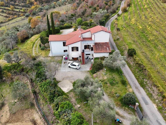 Casa con 6 locali in vendita in Località Matrignano, La Pace Staggiano, Arezzo