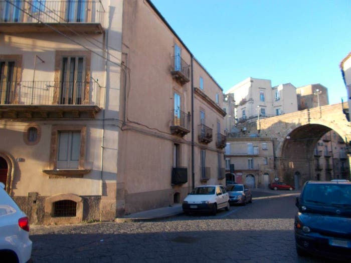 Appartamento trilocale in vendita in Via Porta del Vento, Centro, Caltagirone