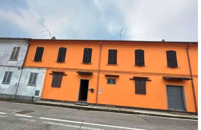 Casa con 6 locali in vendita in Via Maestra frazione Celpenchio, Celpenchio, Cozzo