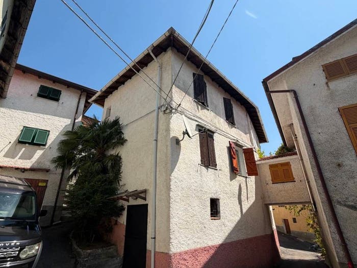 Casa con 6 locali in vendita in Località Salata, Vobbia
