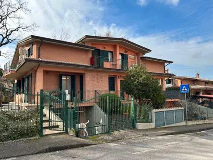 Casa con 6 locali in vendita in Via Famiglia Mansueti, Castel del Piano Pila, Perugia