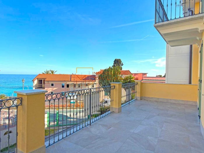 Appartamento trilocale in vendita in Via al Capo, Centro Storico Sant'Ampelio, Bordighera