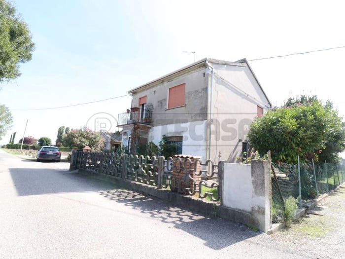Casa con 6 locali in vendita in Via Comunale, Forna, Bondeno