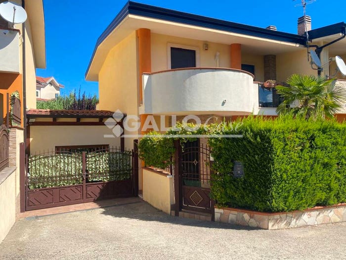 Casa con 5 locali in vendita in Via Louis Armstrong, Mendicino