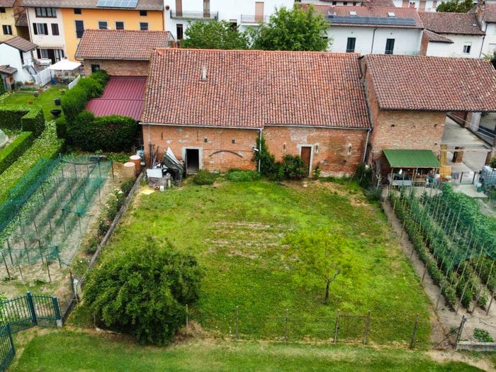 Appartamento con 6 locali in vendita in Via Giuseppe Garibaldi, Cerro Tanaro