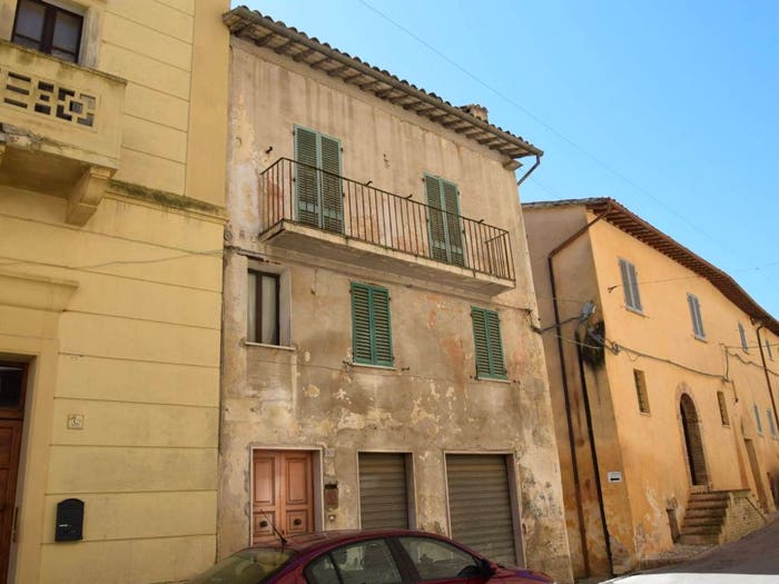Appartamento trilocale in vendita in Via Santa Chiara da Montefalco, Centro, Montefalco