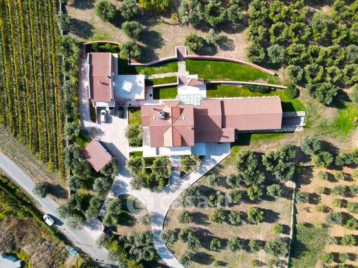 Casa con 6 locali in vendita in Mosciano Sant'Angelo