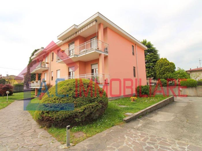 Appartamento trilocale in vendita in Via Don Alfonso Zona, Varano Borghi