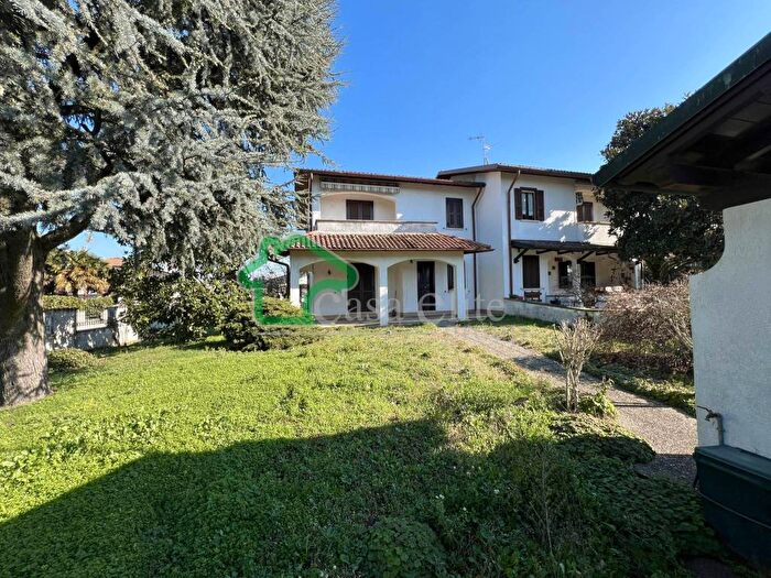 Casa quadrilocale in vendita in Via Guglielmo Marconi, Centro, Castiglione d'Adda