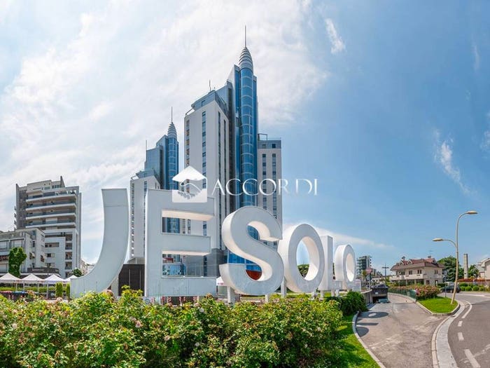 Casa con 6 locali in vendita in Piazza Aurora, Lido Ovest Faro, Jesolo