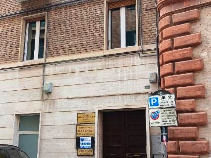 Appartamento quadrilocale in vendita in Piazza Giacomo Leopardi, Centro, Osimo